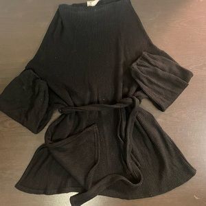 Womens Black Sadie & Sage long sleeve top with belt. Size Medium
